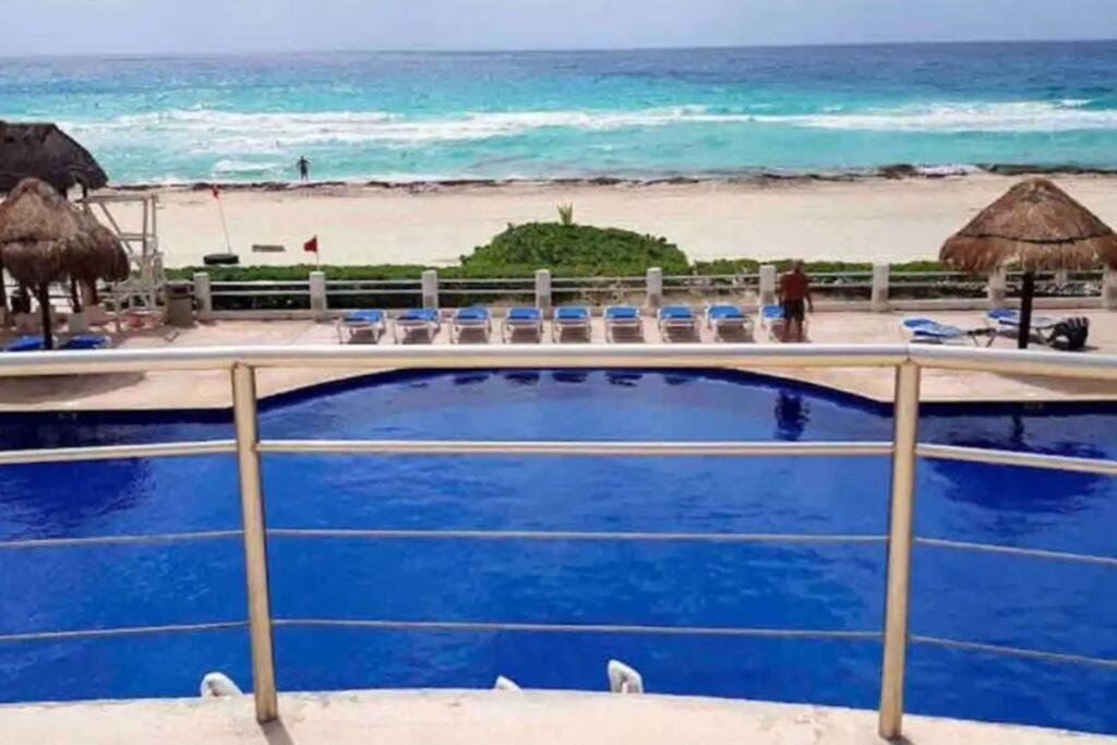 Amazing Beachfront Apartment Канкун Экстерьер фото