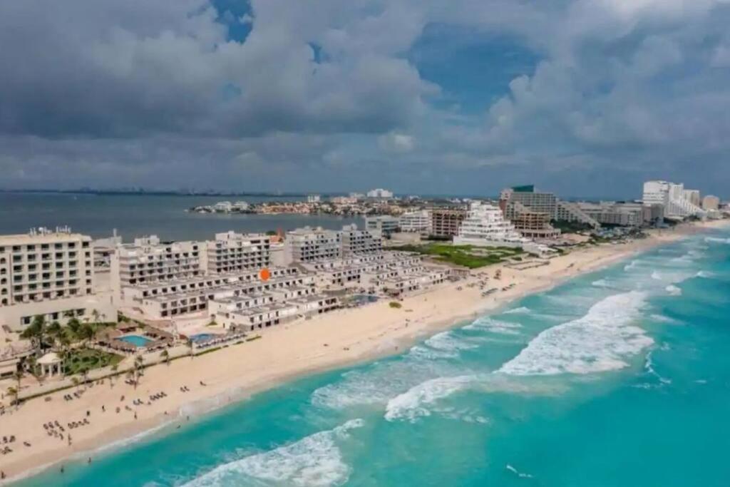 Amazing Beachfront Apartment Канкун Экстерьер фото