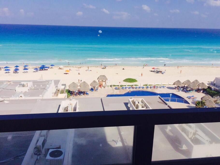 Amazing Beachfront Apartment Канкун Экстерьер фото