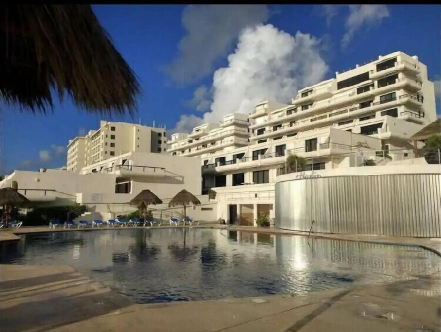 Amazing Beachfront Apartment Канкун Экстерьер фото