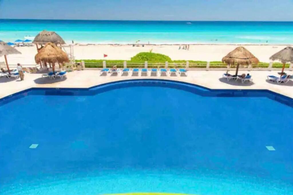Amazing Beachfront Apartment Канкун Экстерьер фото