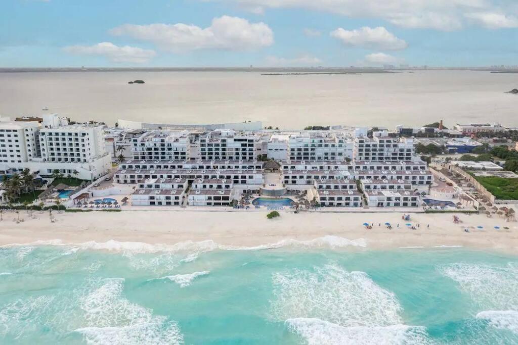 Amazing Beachfront Apartment Канкун Экстерьер фото