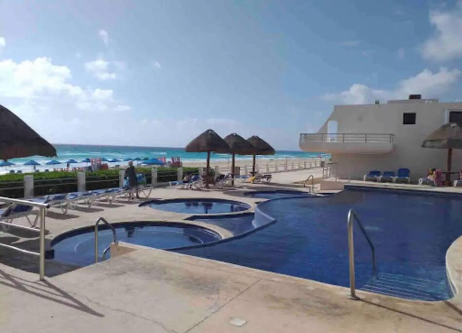 Amazing Beachfront Apartment Канкун Экстерьер фото