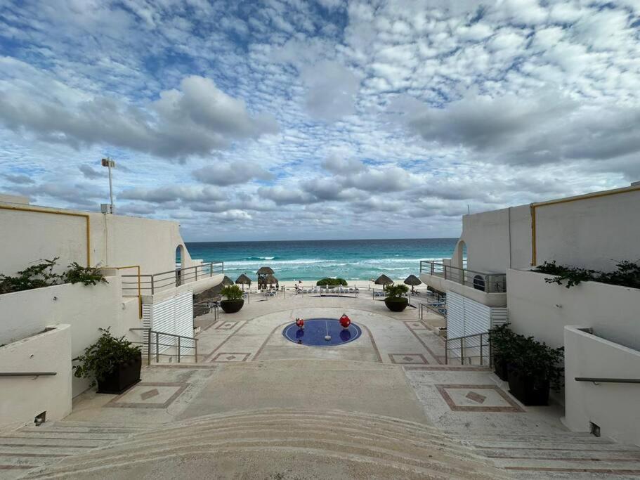 Amazing Beachfront Apartment Канкун Экстерьер фото
