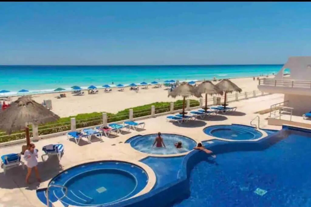 Amazing Beachfront Apartment Канкун Экстерьер фото